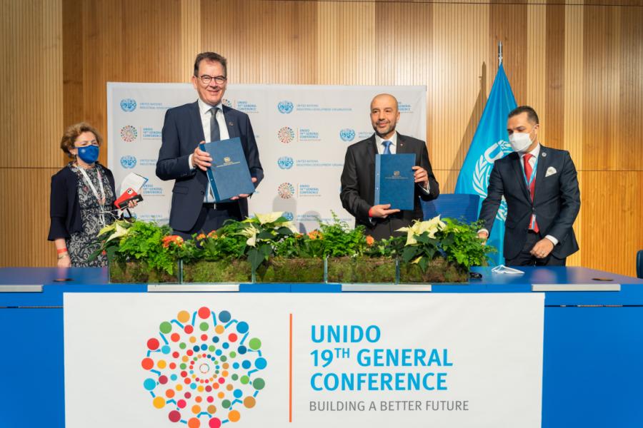 Changement à la tête de l'ONUDI : Gerd Müller succède au Directeur Général LI Yong